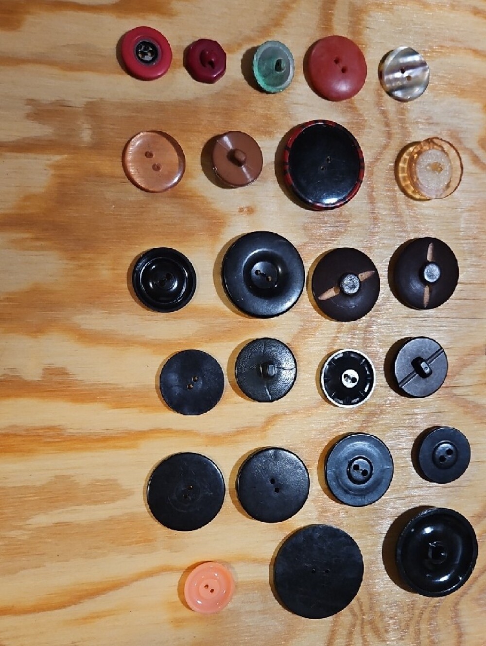 Mixed Lot Of Buttons - Picture 2 of 5